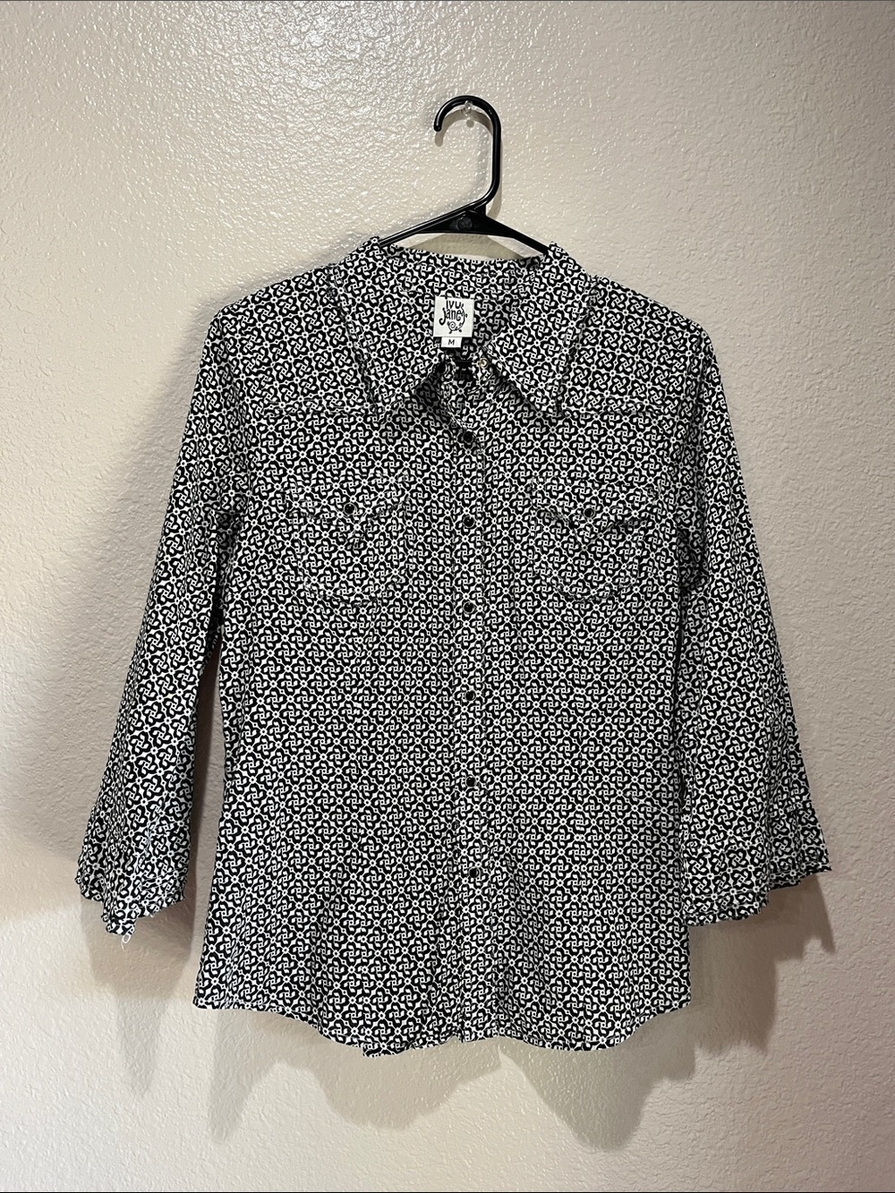 ivy jane Black White Geometric Snap Button-Front Shirt Sz M Casual Hippie Boho